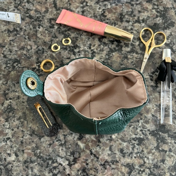 Mini green leather pouch travel case gold hardware snap button closure - Picture 4 of 4